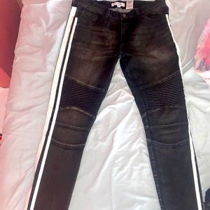 Men’s biker jeans two stripes.